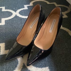 Gorgeous patten leather pumps!